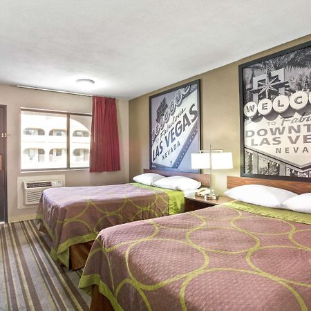 Super 8 By Wyndham Las Vegas Nellis Afb Area Zewnętrze zdjęcie