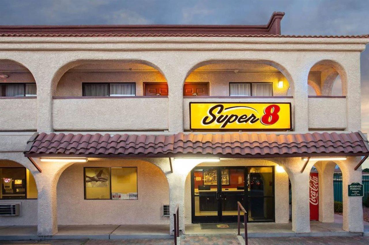 Super 8 By Wyndham Las Vegas Nellis Afb Area Zewnętrze zdjęcie