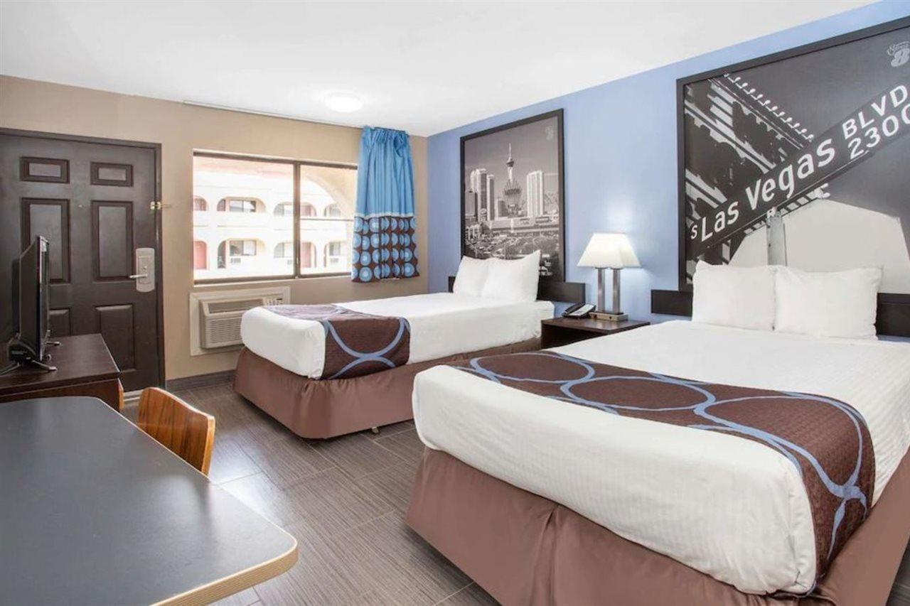 Super 8 By Wyndham Las Vegas Nellis Afb Area Zewnętrze zdjęcie