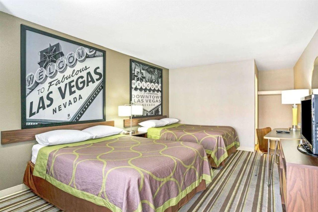 Super 8 By Wyndham Las Vegas Nellis Afb Area Zewnętrze zdjęcie