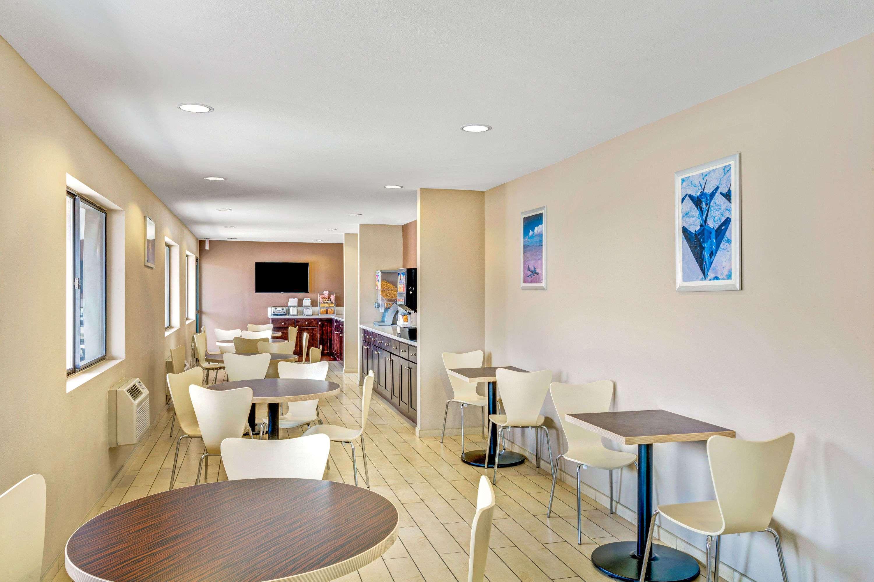 Super 8 By Wyndham Las Vegas Nellis Afb Area Zewnętrze zdjęcie